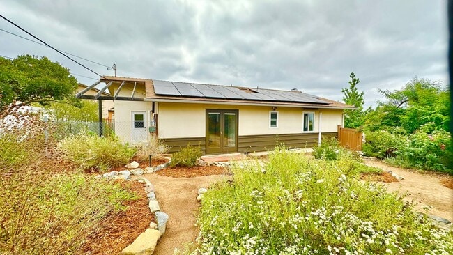 Building Photo - Lovely & Freshly Updated, Remodeled, Paint...