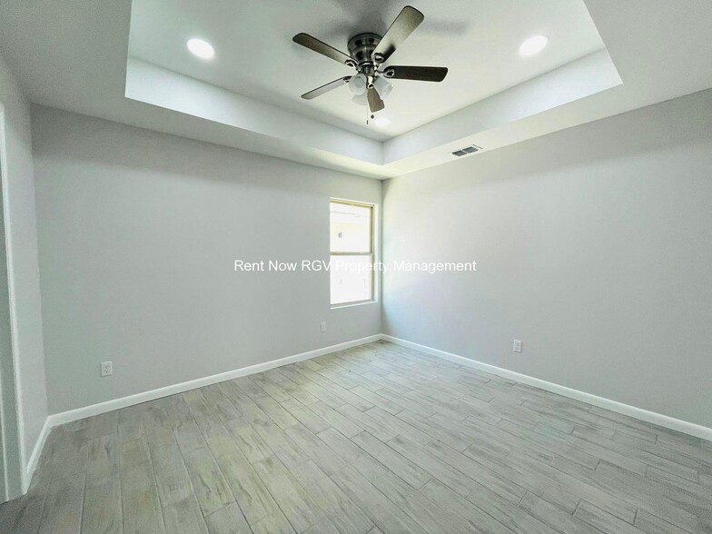 Building Photo - 3802 Las Vistas Ln