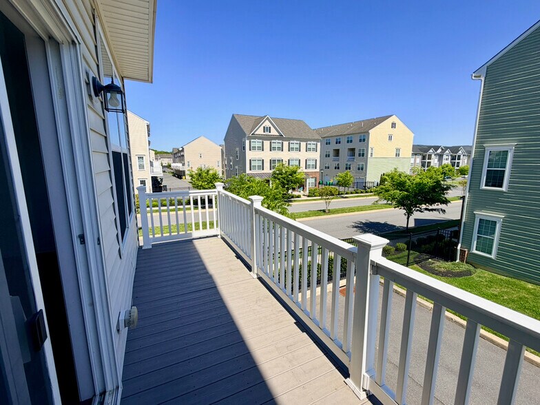 Great community views from deck - 3744 Green St