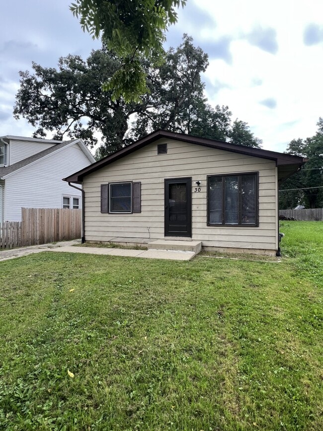 Building Photo - 30 Woodland Dr