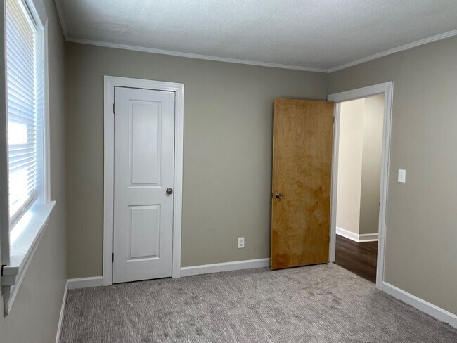 Building Photo - 1297
