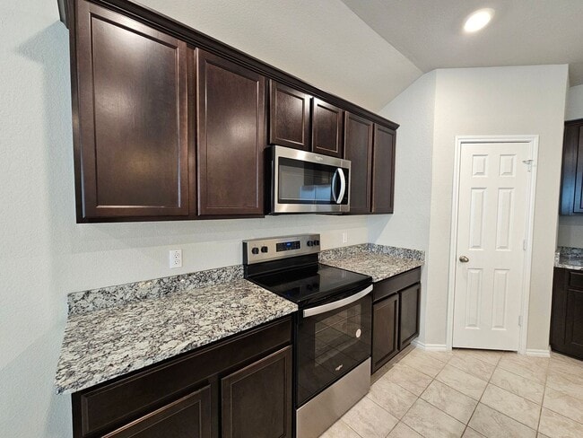 Building Photo - 1305 Lindsey Dr