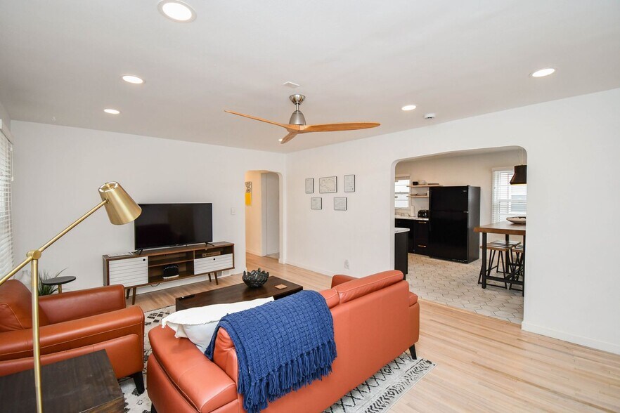 Building Photo - 2012 W 22nd St