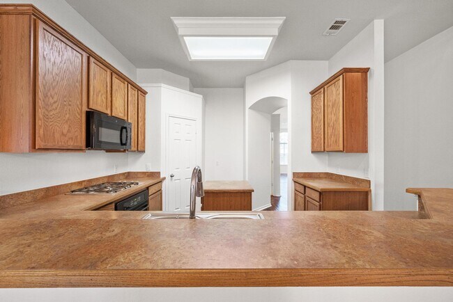 Building Photo - 9880 Wyndbrook Dr