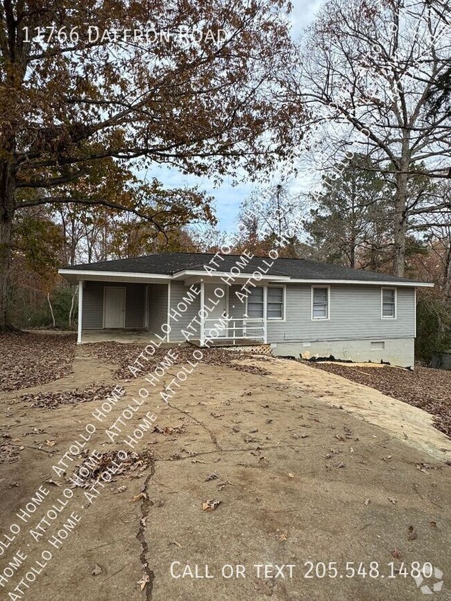 Building Photo - 3 Bedroom with hardwood floors and large y...