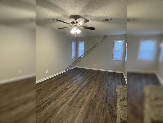 Building Photo - 7400 Debbie Dr