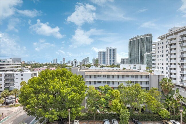 Building Photo - 1300 Lincoln Rd