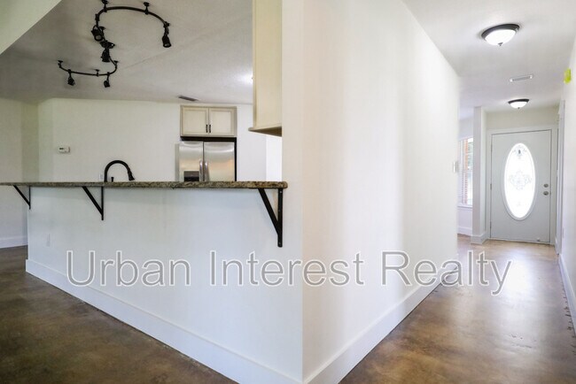 Building Photo - 4658 Sunsail Cir