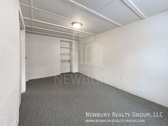 Building Photo - 29 Hickory St