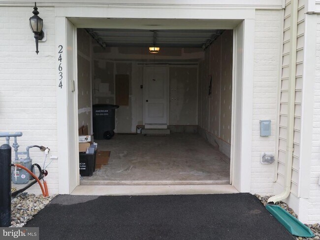 Building Photo - 24634 Johnson Oak Terrace
