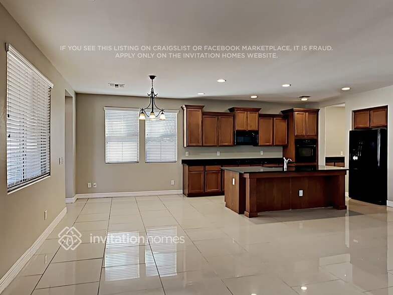 Building Photo - 13549 N 152nd Dr