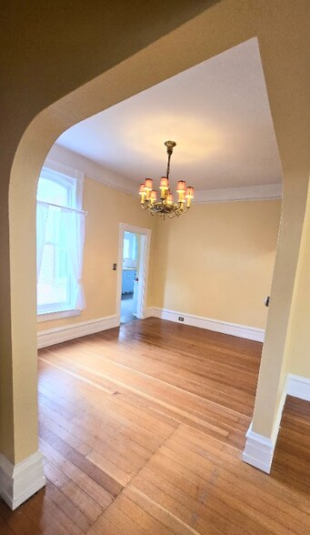 Building Photo - 10 S Bellevue Ave