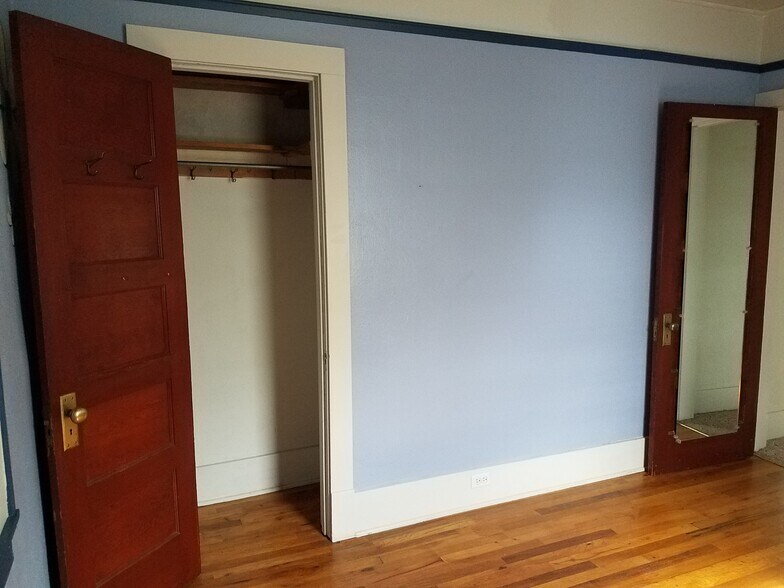 Building Photo - 403 E Montezuma Ave