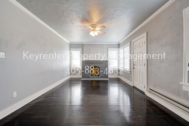 Building Photo - Charming 2-Bed, 1-Bath Upstairs Duplex Near the Paseo District