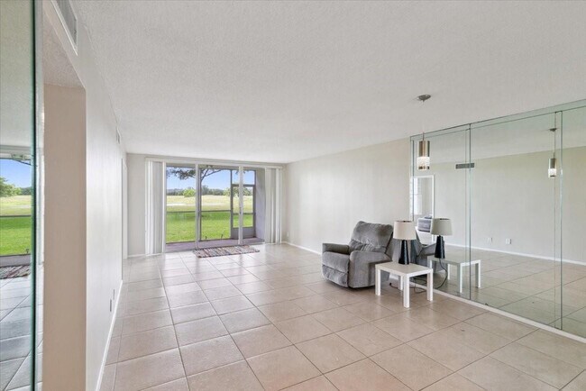 Building Photo - 3080 N Course Dr