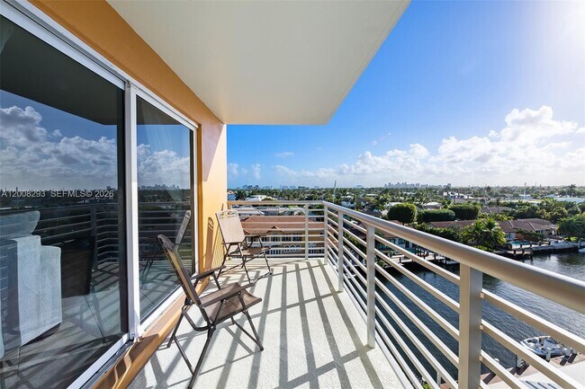 Building Photo - 2900 NE 30th St