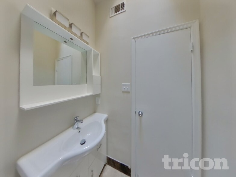 Building Photo - 50 Hamlet Dr