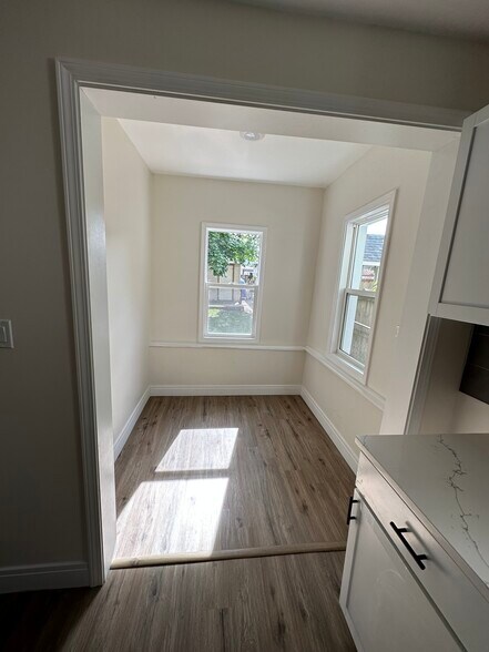 Building Photo - 2113 N Lorel Ave