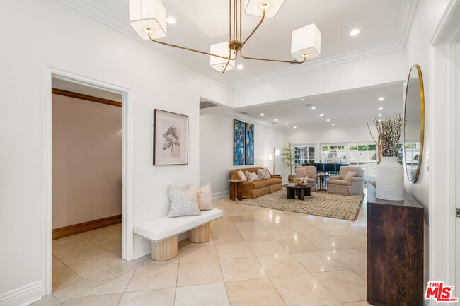 Building Photo - 9023 Alto Cedro Dr