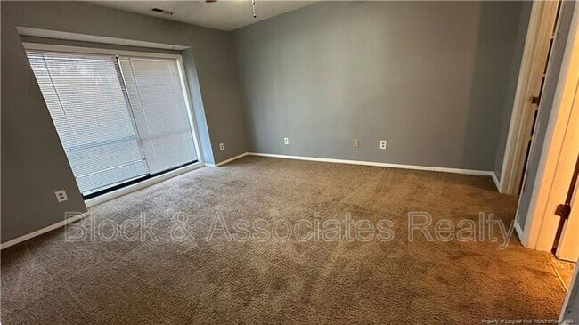 Building Photo - 1800 Tryon Dr