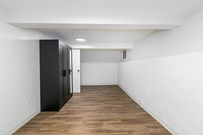 Building Photo - 128 E 10th Ave