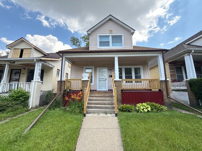 Building Photo - 9142 Isham Ave