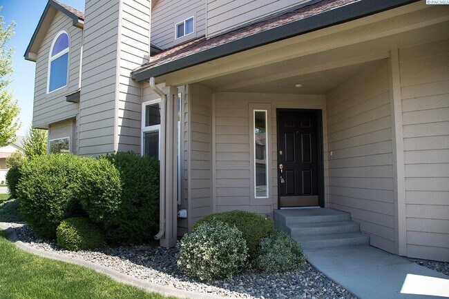 Building Photo - 3 Bed/2.5 Bath Richland Townhome!