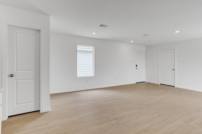 Building Photo - 390 LUCIA Way