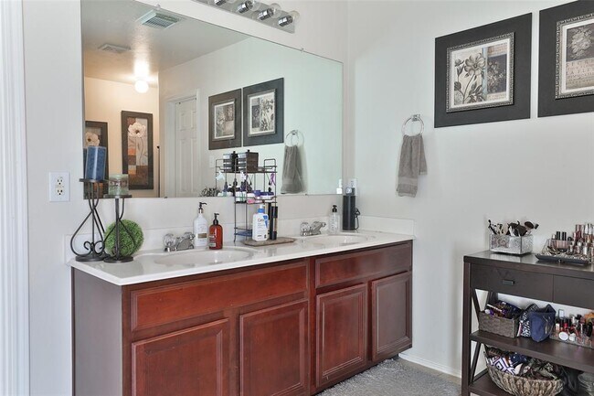Building Photo - 21711 Cascade Hollow Ln