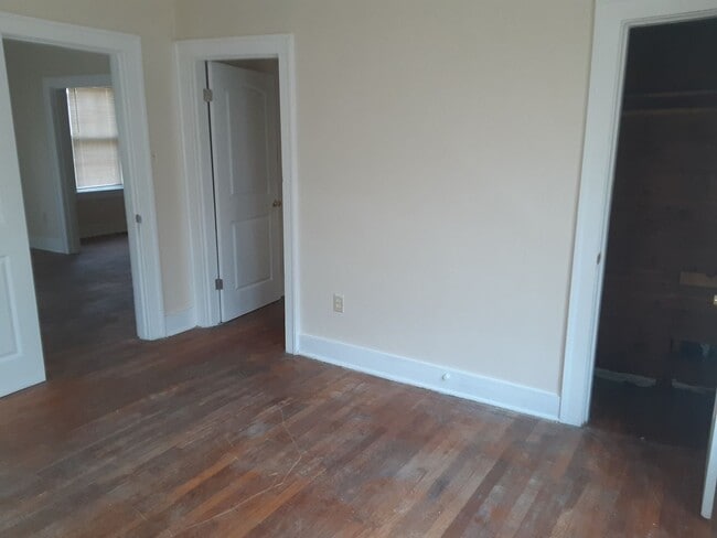 Building Photo - 2Bedroom Home