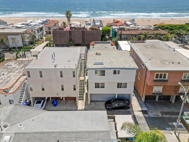 Building Photo - 218 25th Pl