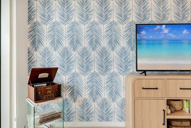 Building Photo - 3256 NE 1st Ave