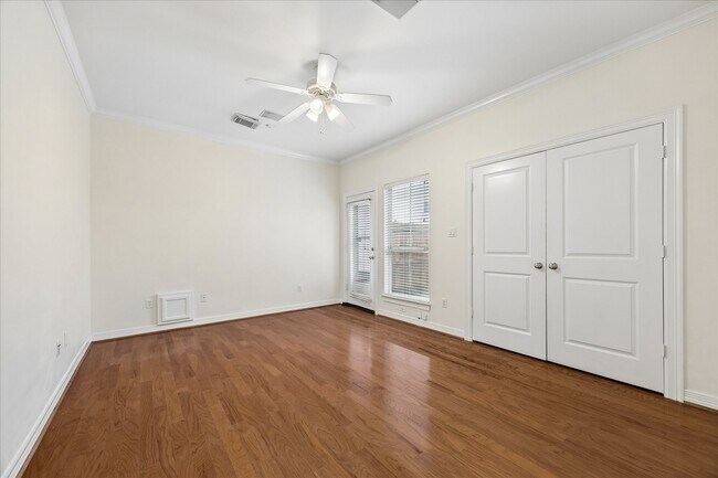 Building Photo - 612 Leverkuhn St
