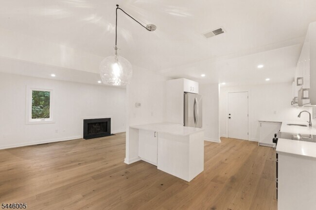 Building Photo - 5E Somerset Hills Village