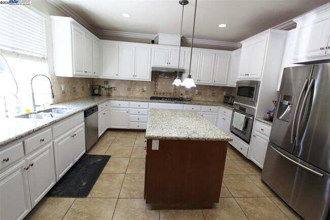 Building Photo - 5199 Salerno Dr