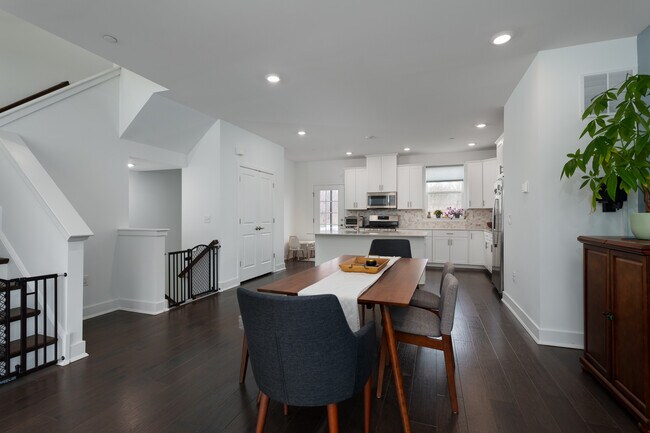 Building Photo - 1907 Swales Ct