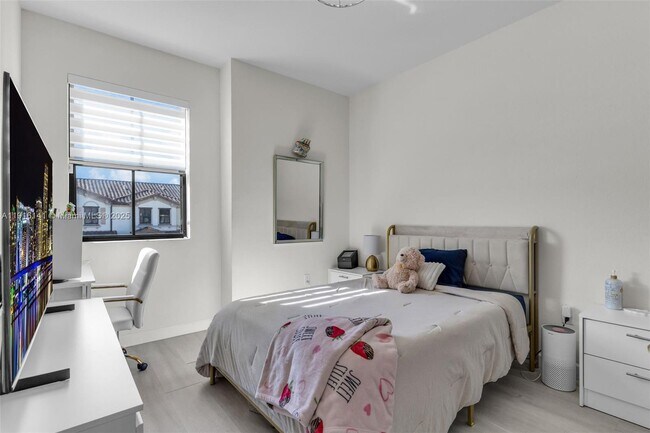 Building Photo - 11413 SW 252nd Ter