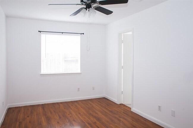 Building Photo - 8910 Sage Pl Dr