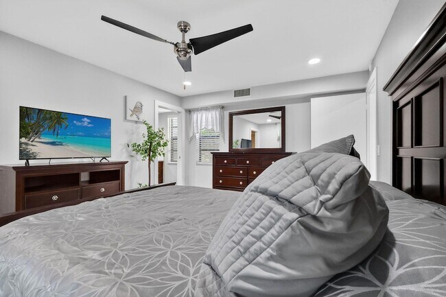 Building Photo - 492 Piedmont Ct