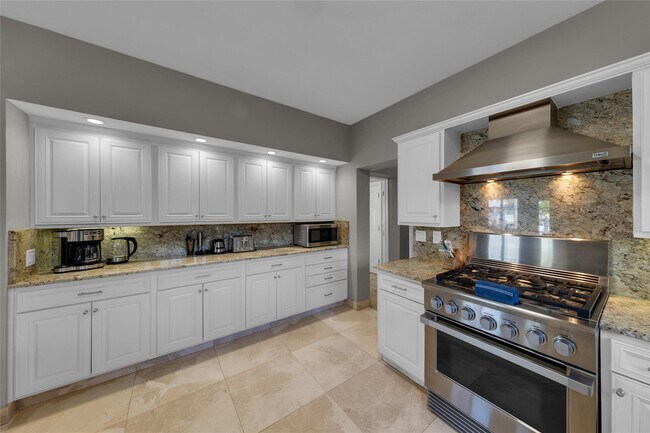 Building Photo - 616 Riviera Isle Dr