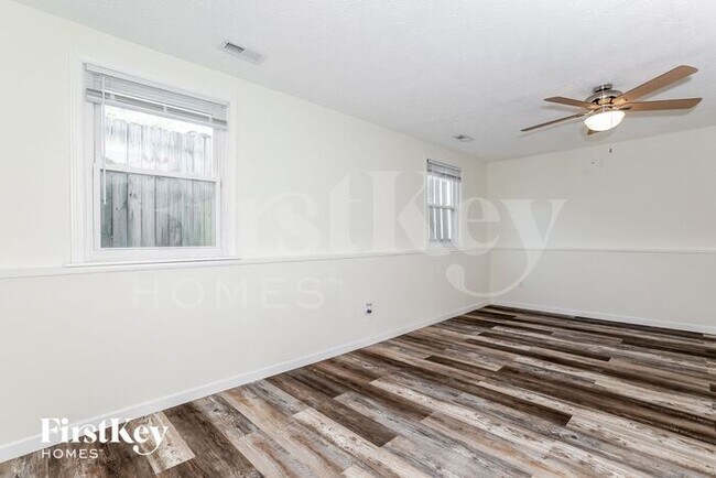 Building Photo - 1605 Rock Creek Dr