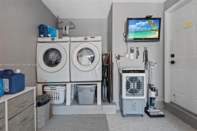 Building Photo - 18755 SW 27th Ct