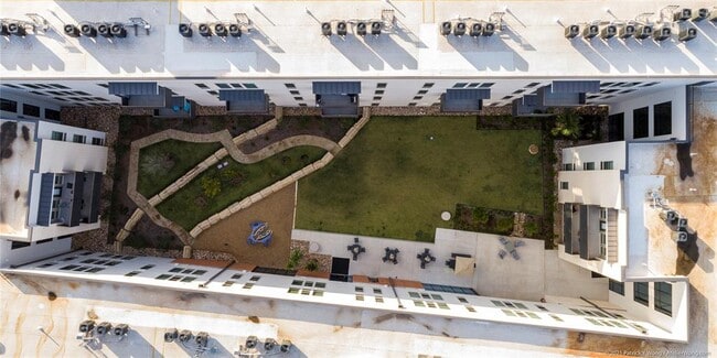 Building Photo - 5310 Helen St