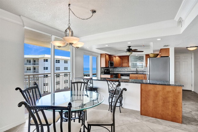 Building Photo - 1051 Hillsboro Mile