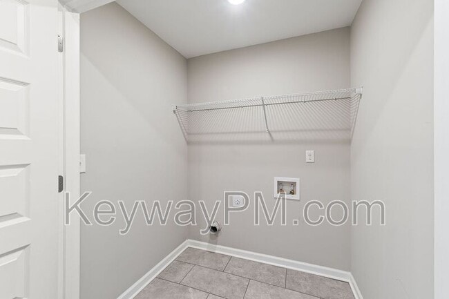 Building Photo - 1066 Linsmore Ave