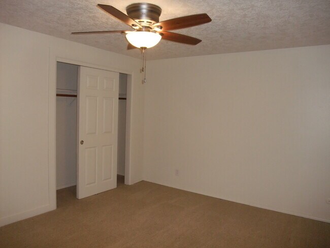 Building Photo - Very Nice Clean Updated Home in Lebanon