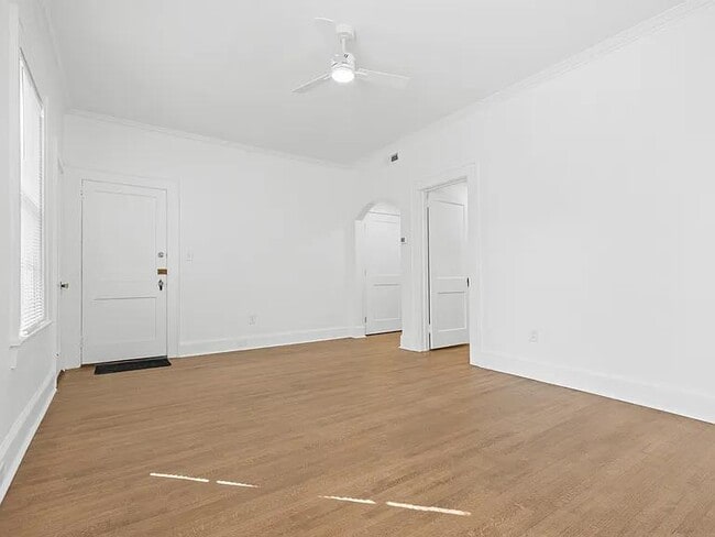Building Photo - 2112 Crescent Ave