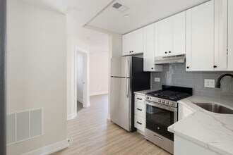 Building Photo - 5200 N Leavitt St
