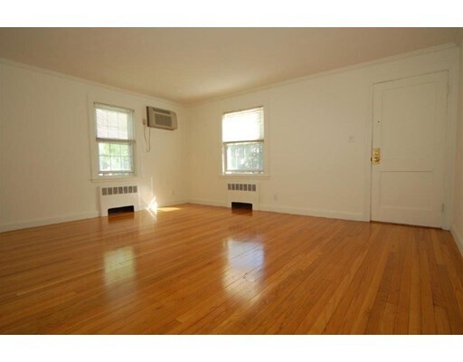 Building Photo - 122 Warren St