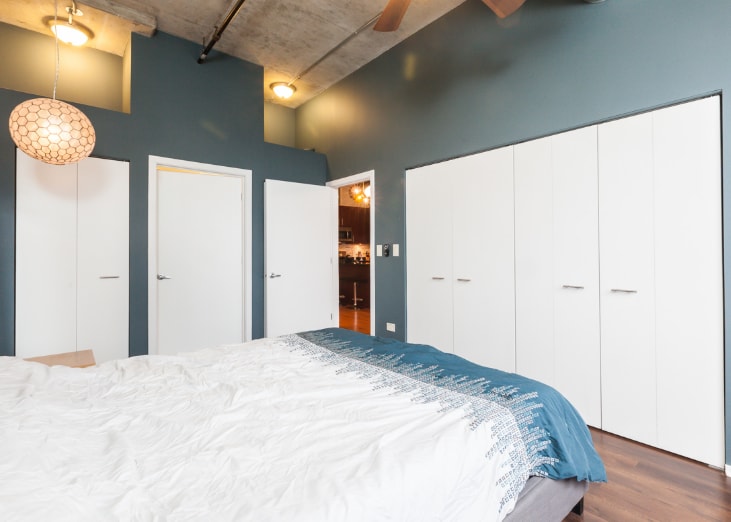 Building Photo - 933 W Van Buren St